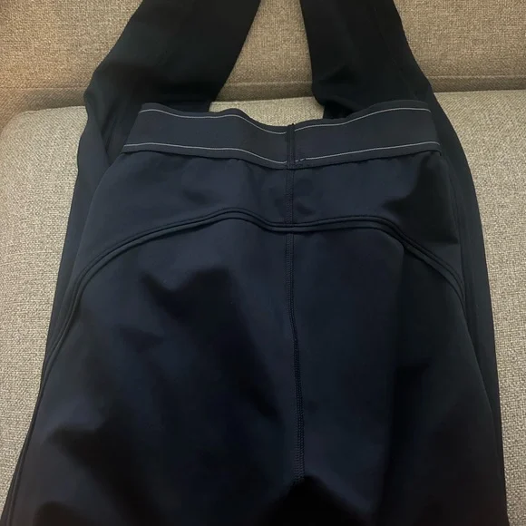 ALO Yoga Navy Leggings - Picture 2 of 2